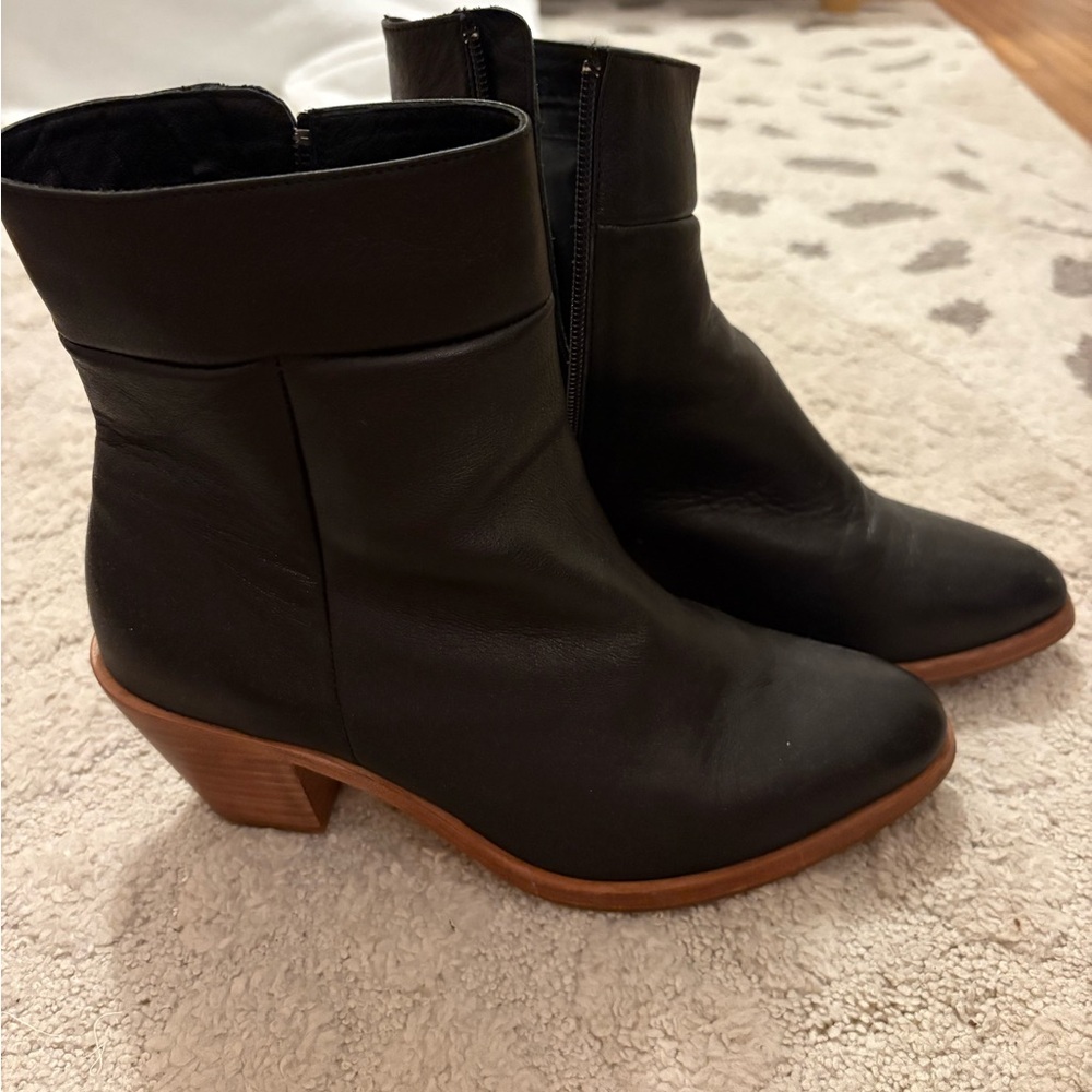 Poppy Barley Black Leather Ankle Boots with Block Heel - Picture 3 of 5